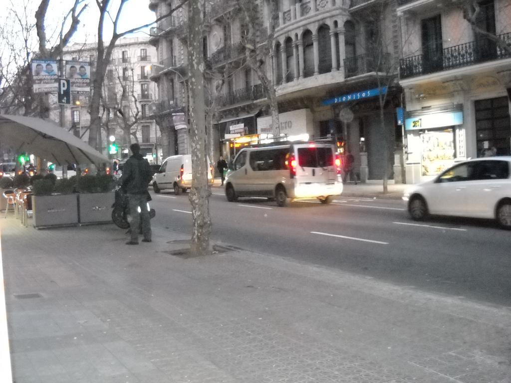 Hostal Aribau Barcelona Exterior foto