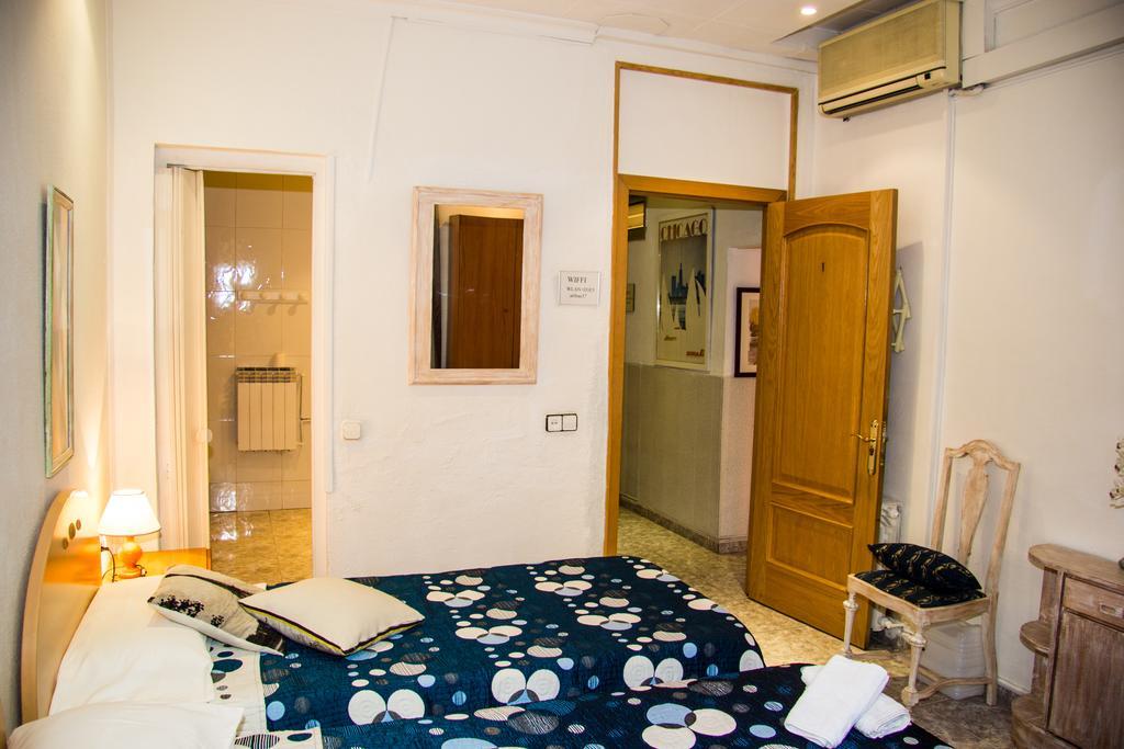 Hostal Aribau Barcelona Exterior foto