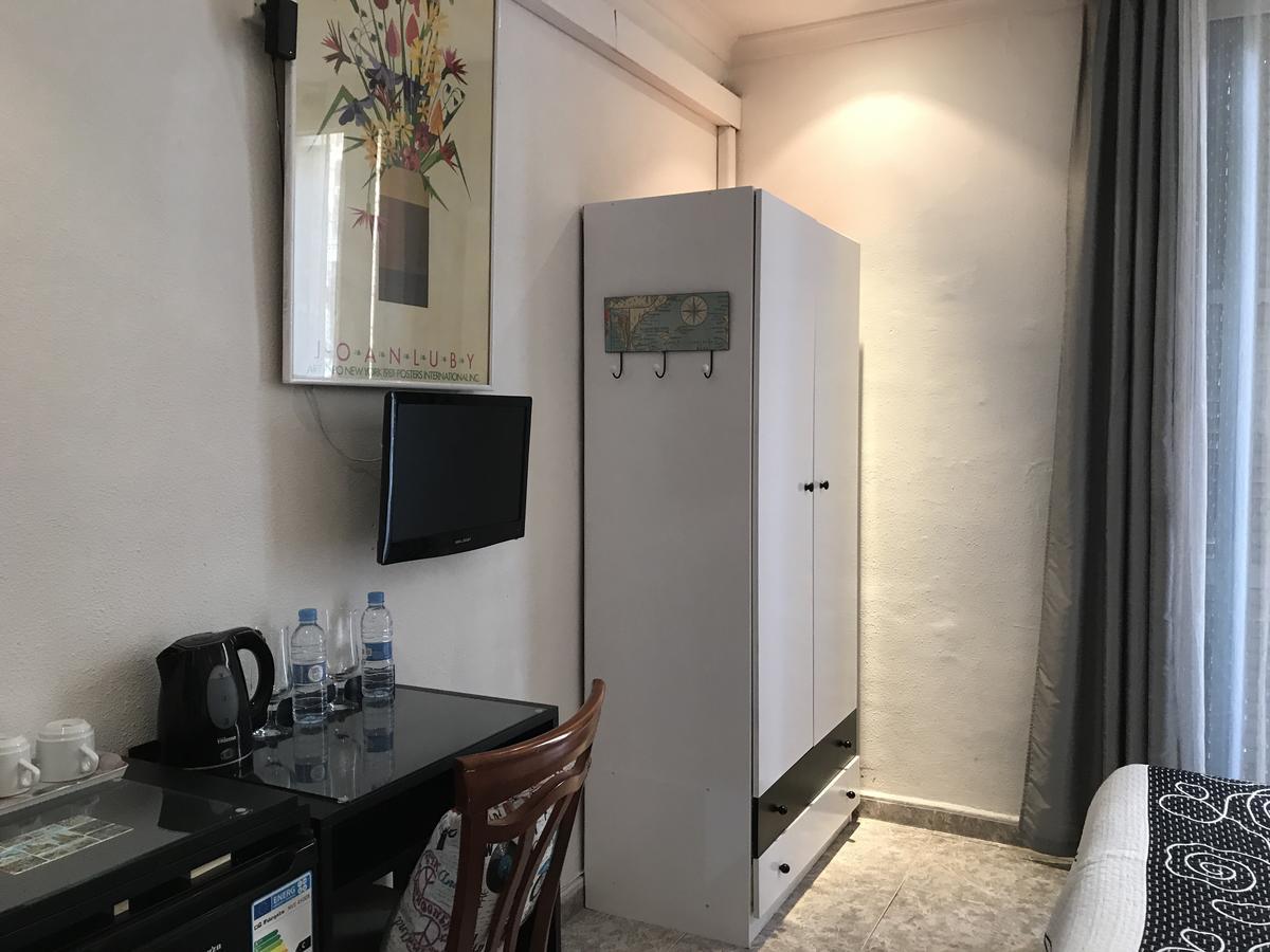 Hostal Aribau Barcelona Exterior foto