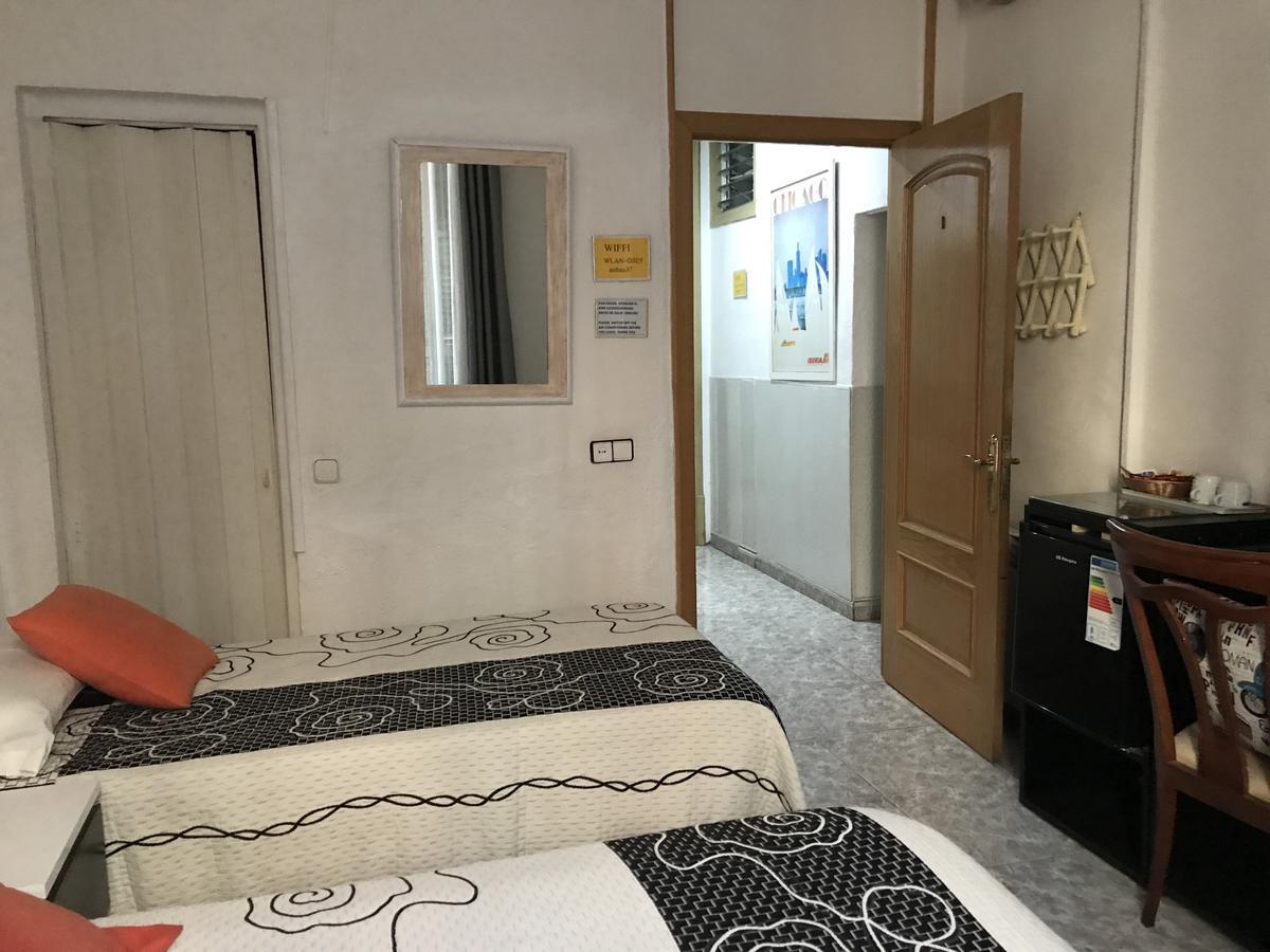 Hostal Aribau Barcelona Exterior foto